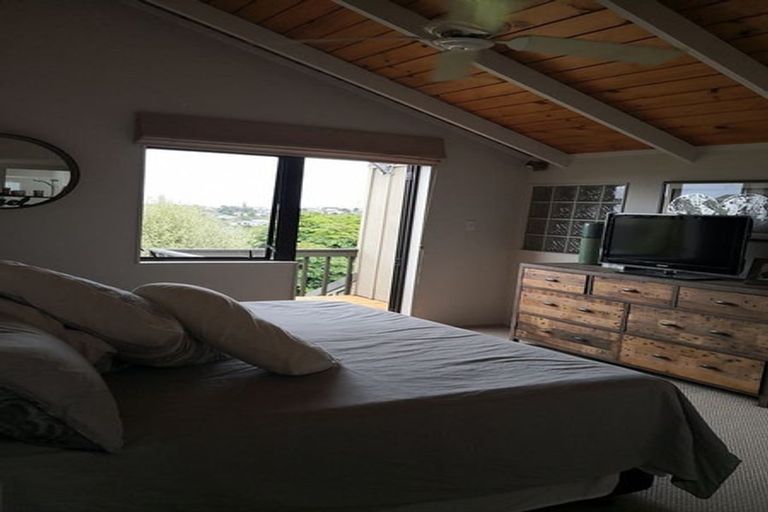 Photo of property in 2/8 Theodora Place, Mairangi Bay, Auckland, 0630