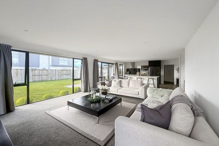 Photo of property in 4 Poroporo Way, Wharewaka, Taupo, 3330