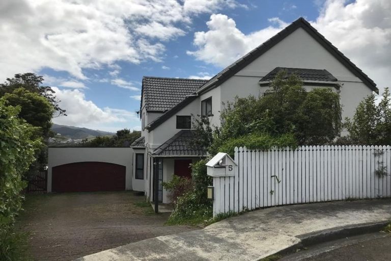 Photo of property in 5 Alister Way, Churton Park, Wellington, 6037