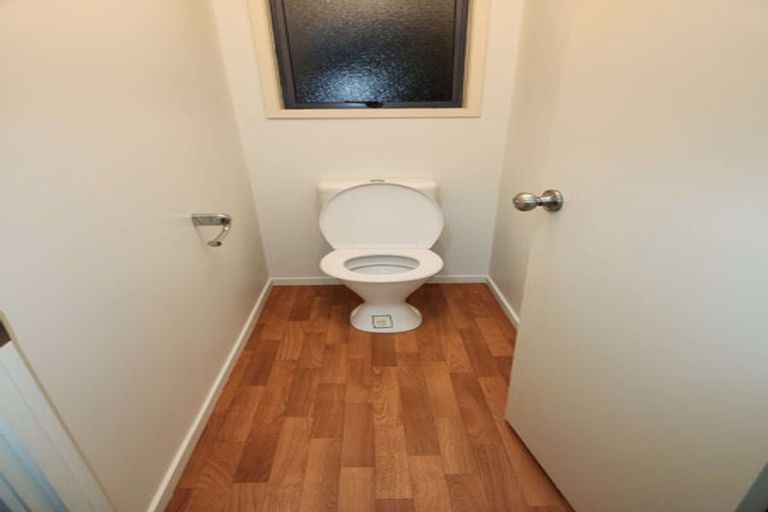 Photo of property in 35 Fruitvale Road, New Lynn, Auckland, 0600