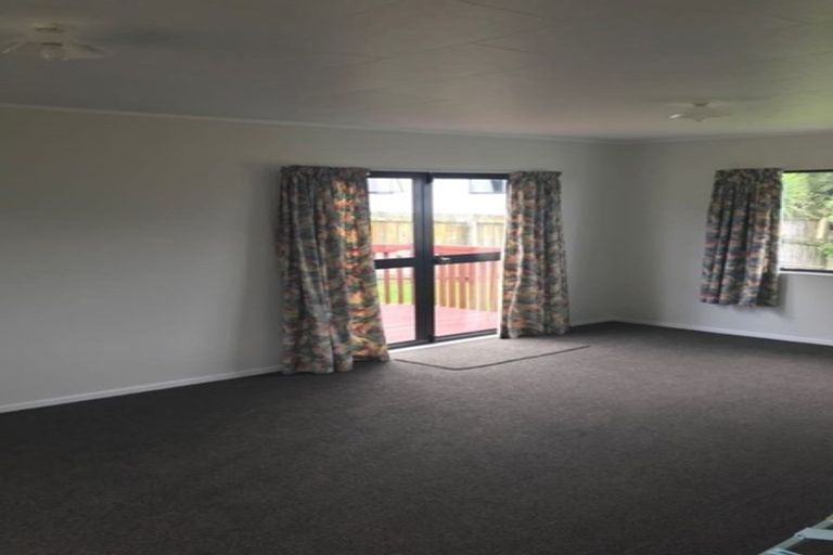 Photo of property in 1 Lowell Place, Massey, Auckland, 0614