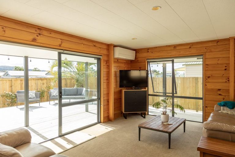 Photo of property in 28 Surf Street, Whitianga, 3510