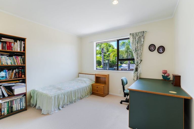 Photo of property in 2/28 Birman Close, Half Moon Bay, Auckland, 2012