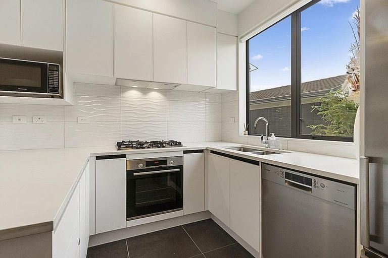 Photo of property in 4a Montmere Avenue, Te Atatu Peninsula, Auckland, 0610