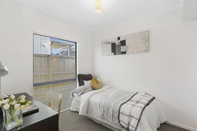 Photo of property in 2 Graham Avenue, Te Atatu Peninsula, Auckland, 0610