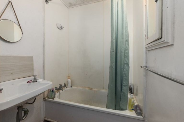 Photo of property in 35 Hanson Grove, Stokes Valley, Lower Hutt, 5019