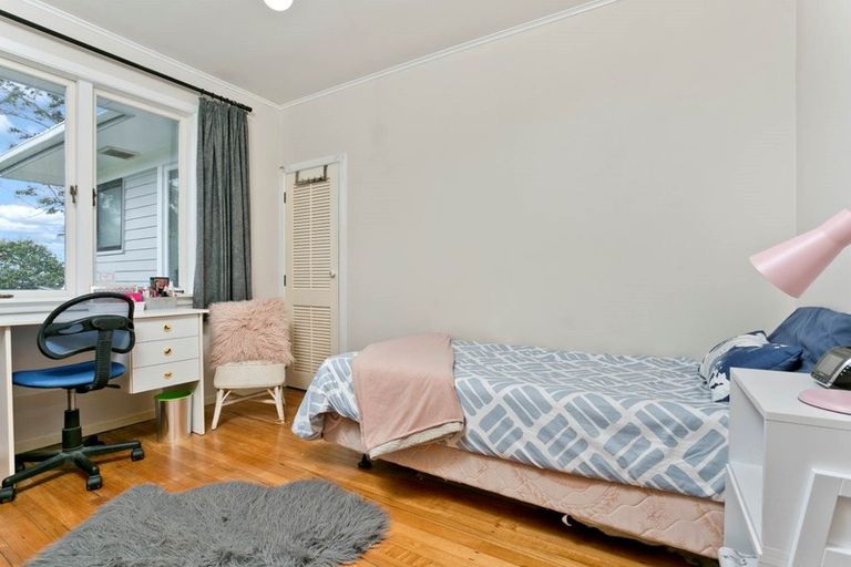 Photo of property in 4 Trinidad Road, Sunnynook, Auckland, 0620
