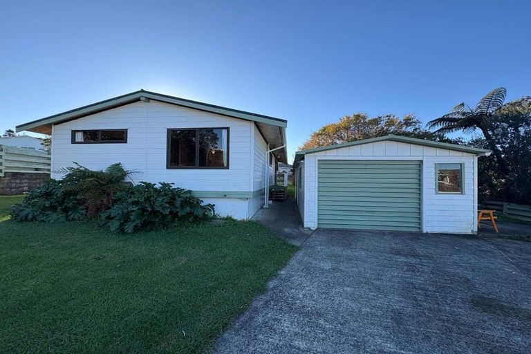 Photo of property in 4 Skeet Place, Merrilands, New Plymouth, 4312