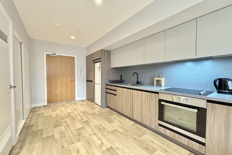 Photo of property in Unit 107,l1, 107/14 Laings Road, Hutt Central, Lower Hutt, 5010