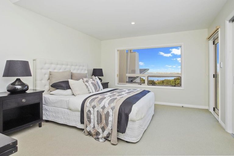 Photo of property in 51 Harbour View Road, Te Atatu Peninsula, Auckland, 0610