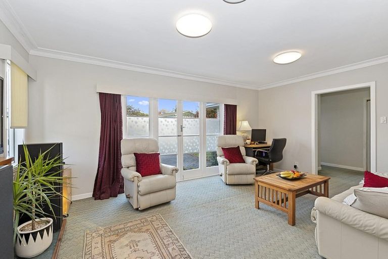 Photo of property in 6 Marlene Avenue, Te Atatu South, Auckland, 0610