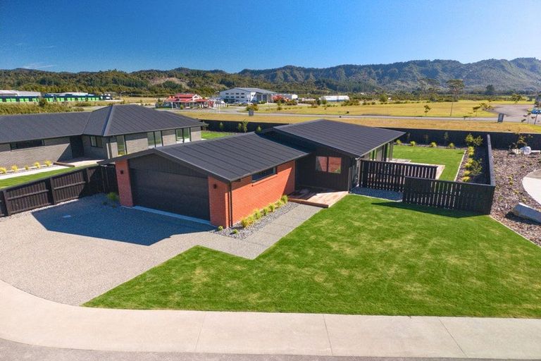 Photo of property in 11 Hinau Crescent, Kaiata, Greymouth, 7805