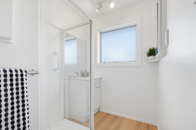 Photo of property in 2/6 Valerie Place, Redwood, Christchurch, 8051