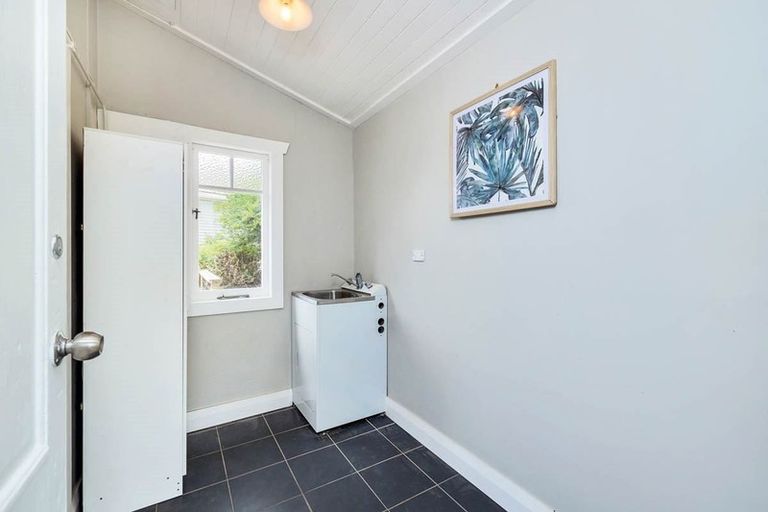 Photo of property in 19 Craigbank Avenue, New Lynn, Auckland, 0600