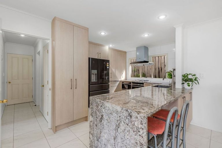 Photo of property in 3 Fairchild Avenue, Goodwood Heights, Auckland, 2105