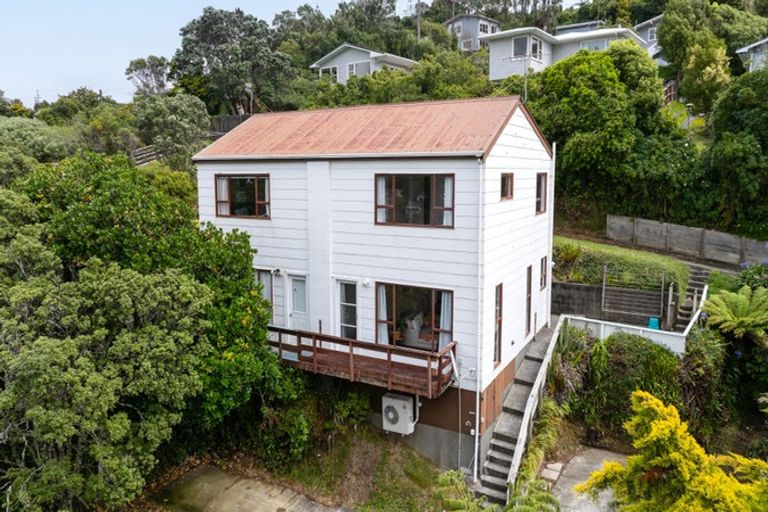 Photo of property in 6a Stella Grove, Newlands, Wellington, 6037