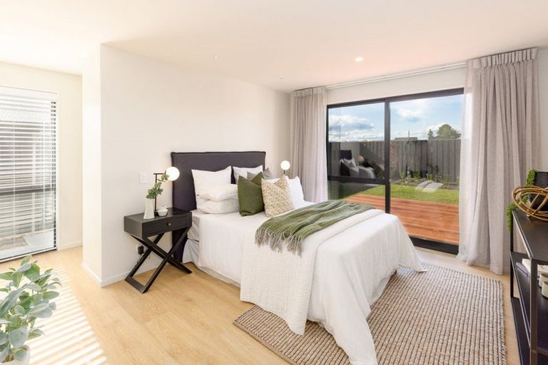 Photo of property in 2 Mccahon Drive, Rangiora, 7400