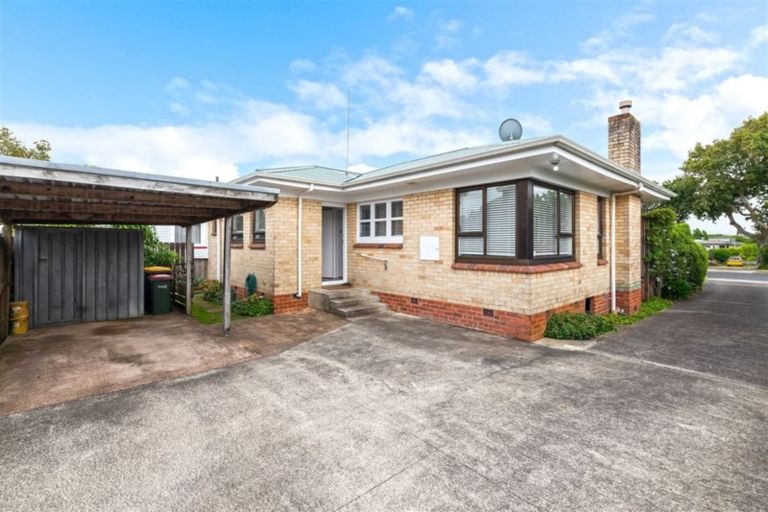 Photo of property in 1/35 Mcintyre Road, Mangere Bridge, Auckland, 2022