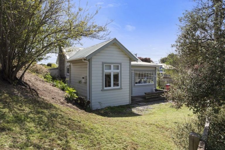 Photo of property in 69 Waimea Road, Waikanae Beach, Waikanae, 5036