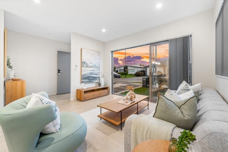 Photo of property in 3 Tarras Road, Kumeu, 0810