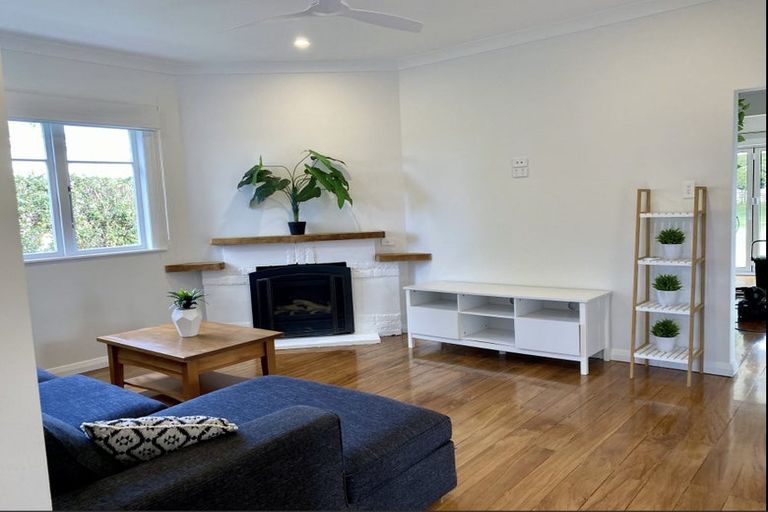 Photo of property in 2 Brassey Street, Waverley, 4510