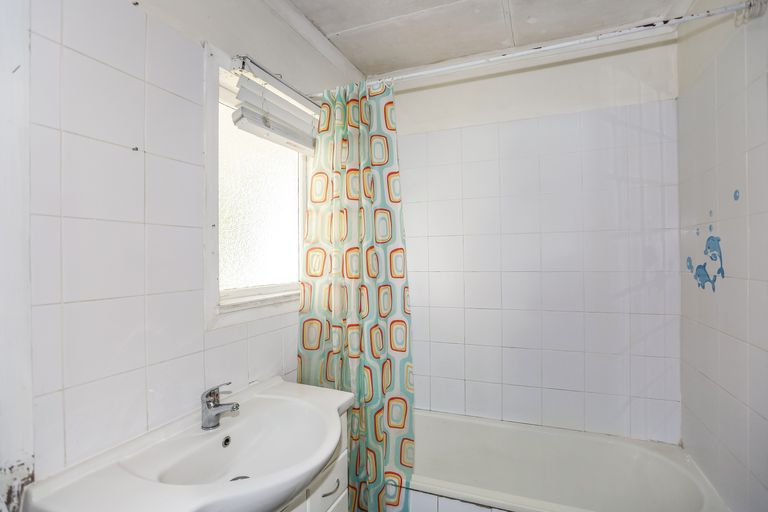 Photo of property in 1 Booth Crescent, Tuakau, 2121