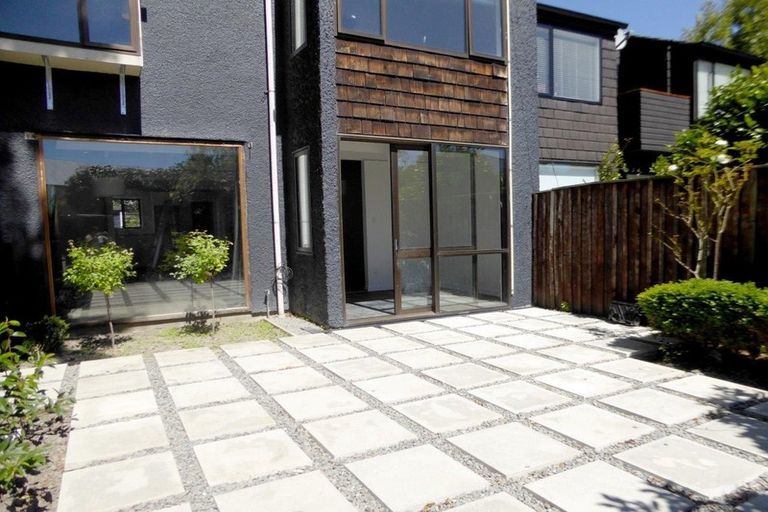 Photo of property in 52 Aikmans Road, Merivale, Christchurch, 8014