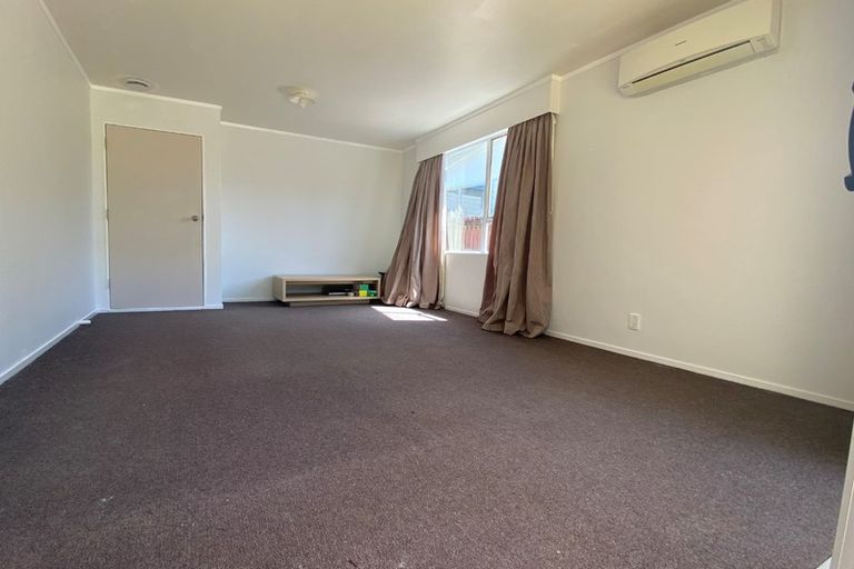 Photo of property in 42a Hicks Close, Whitby, Porirua, 5024