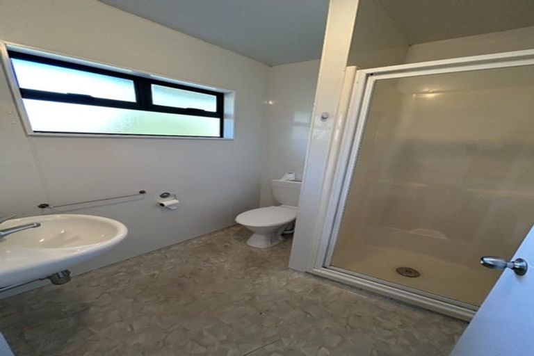 Photo of property in 50a Edmonton Road, Henderson, Auckland, 0612