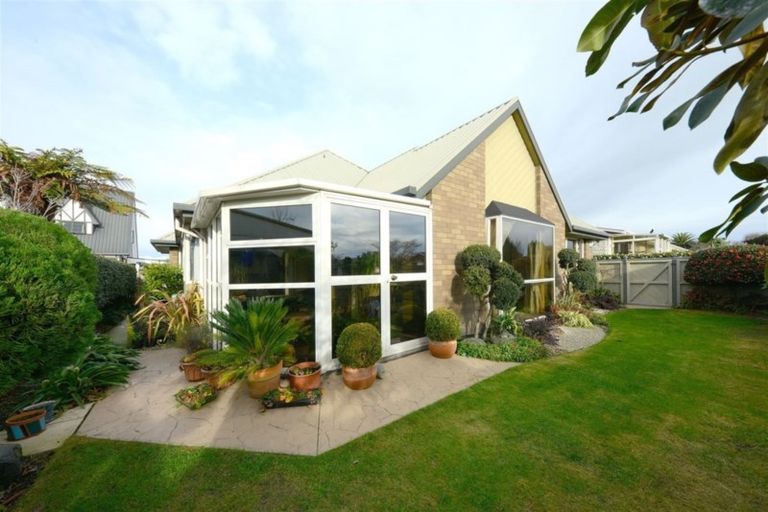 Photo of property in 52 Skerten Avenue, Hornby, Christchurch, 8042