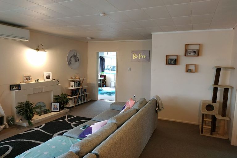 Photo of property in 8b Holiday Road, Stanmore Bay, Whangaparaoa, 0932