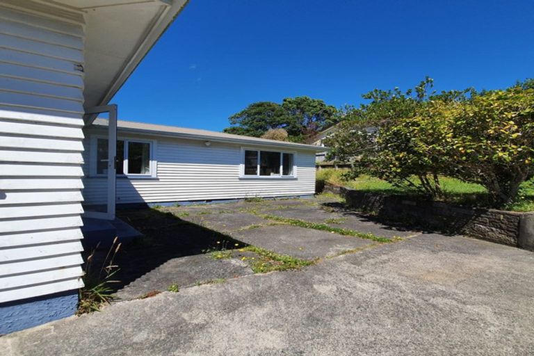 Photo of property in 106 Broderick Road, Johnsonville, Wellington, 6037