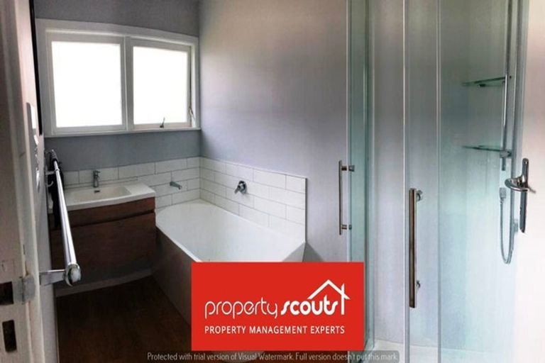 Photo of property in 8 Reid Road, New Lynn, Auckland, 0600