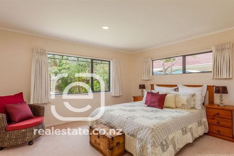 Photo of property in 2 Marbella Drive, Massey, Auckland, 0614