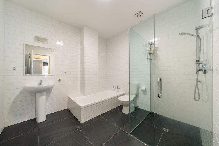 Photo of property in 2/12 Little George Street, Thorndon, Wellington, 6011