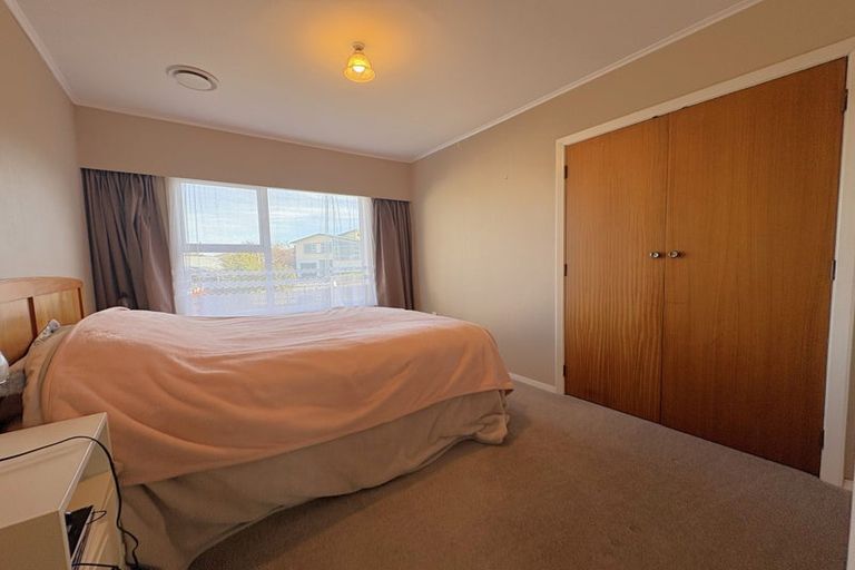 Photo of property in 5 Oakleigh Street, Maungaraki, Lower Hutt, 5010