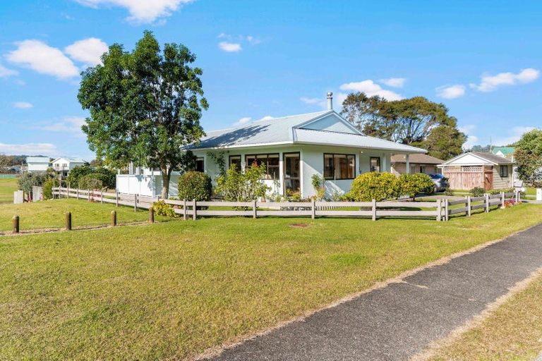 Photo of property in 116 Park Avenue, Whangamata, 3620
