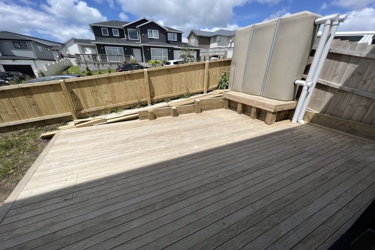 Photo of property in 38a Mcwhirters Farm Lane, Massey, Auckland, 0614