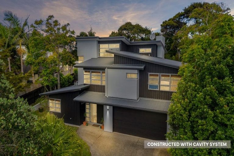 Photo of property in 40 Kittiwake Drive, Schnapper Rock, Auckland, 0632
