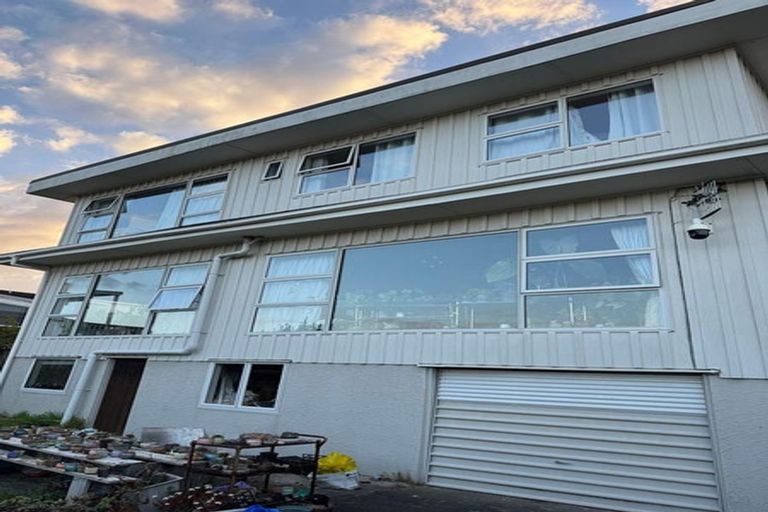 Photo of property in 83 Forrest Hill Road, Milford, Auckland, 0620