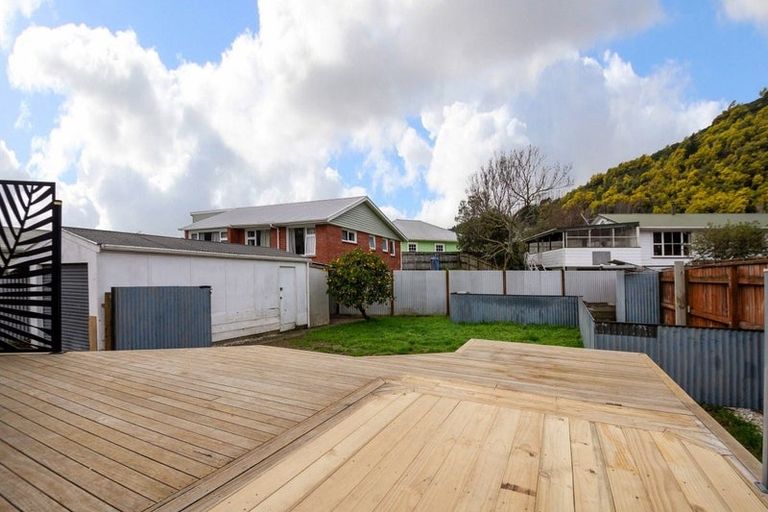 Photo of property in 38 Devon Street, Picton, 7220