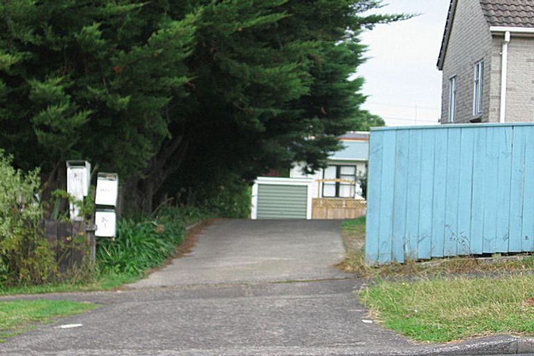 Photo of property in 2/20 Kamara Road, Glen Eden, Auckland, 0602