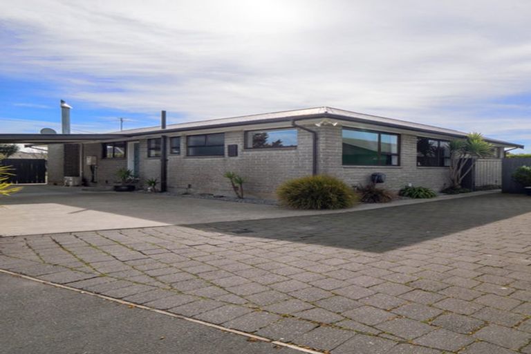 Photo of property in 12 Masham Road, Broomfield, Christchurch, 8042