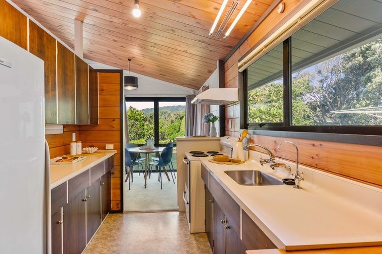 Photo of property in 10 Jane Street, Waikanae Beach, Waikanae, 5036