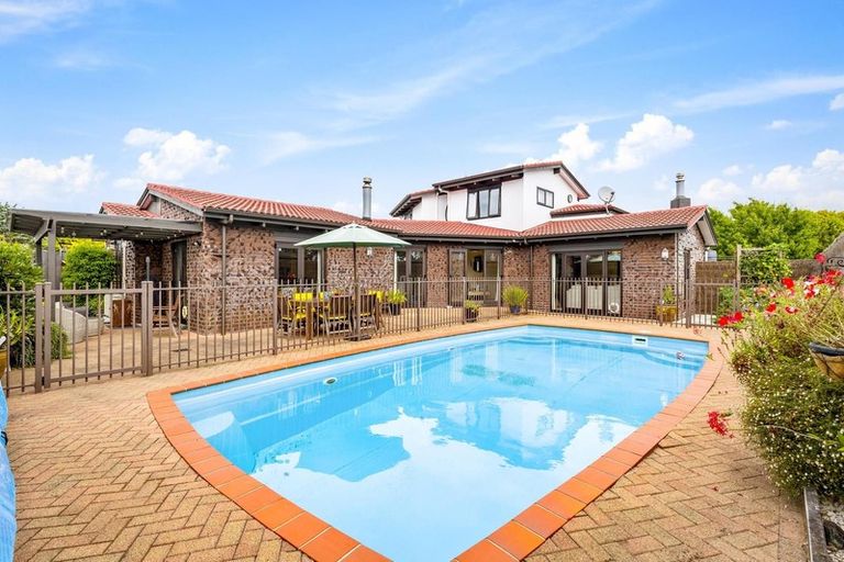 Photo of property in 22 Matuhi Rise, Henderson, Auckland, 0612
