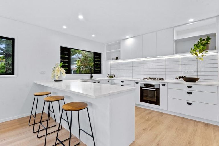 Photo of property in 52a Glamorgan Drive, Torbay, Auckland, 0630