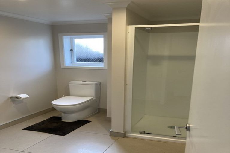 Photo of property in 11 Dawnhaven Drive, Te Atatu Peninsula, Auckland, 0610