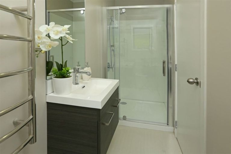 Photo of property in 46b Kamara Road, Glen Eden, Auckland, 0602