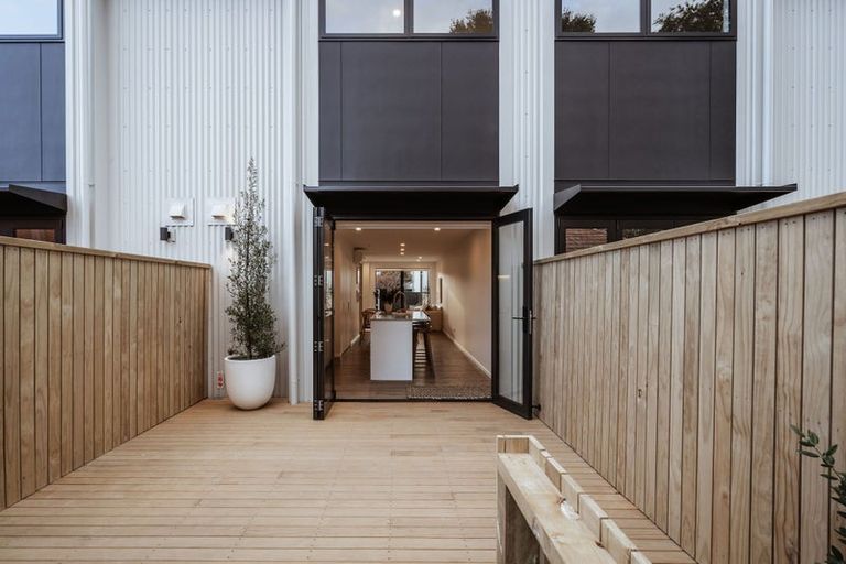 Photo of property in 6 Clayton Lane, Tauranga South, 3112