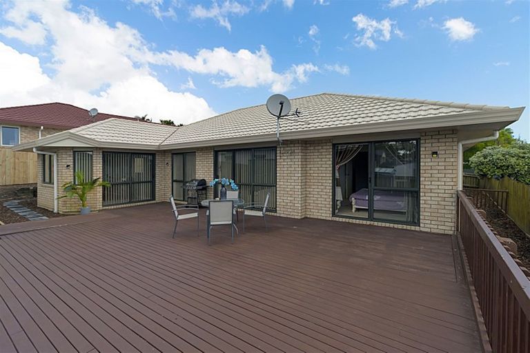 Photo of property in 17 Semillon Avenue, Henderson, Auckland, 0612
